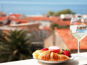 Apartments Villa Angela - Two Bedroom Apartment with Terrace and Sea View Snje na